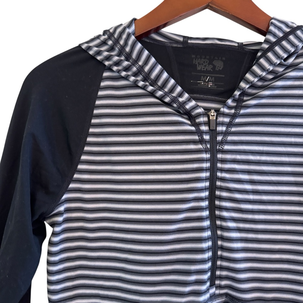 MOUNTAIN HARDWEAR Butterlicious Striped Hooded Top Size Medium in Black Stripe - Picture 3 of 13